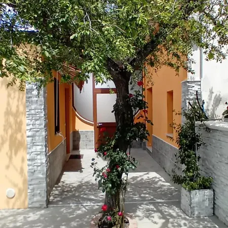 Regina Claudia Casa Vacanza *